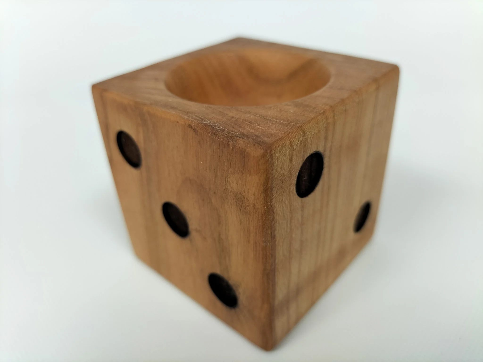 Coquetier « dé » en bois clair, face 5 points — ANOZERLAB